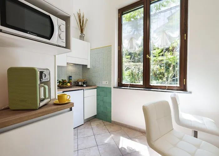 Valley Mills Window * Sorrento