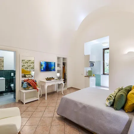 Valley Mills Window Apartment